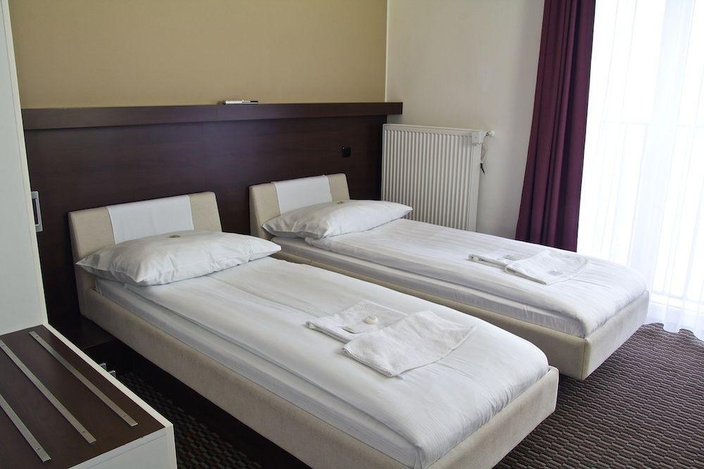 Hotel Rottal Otrokovice Eksteriør billede